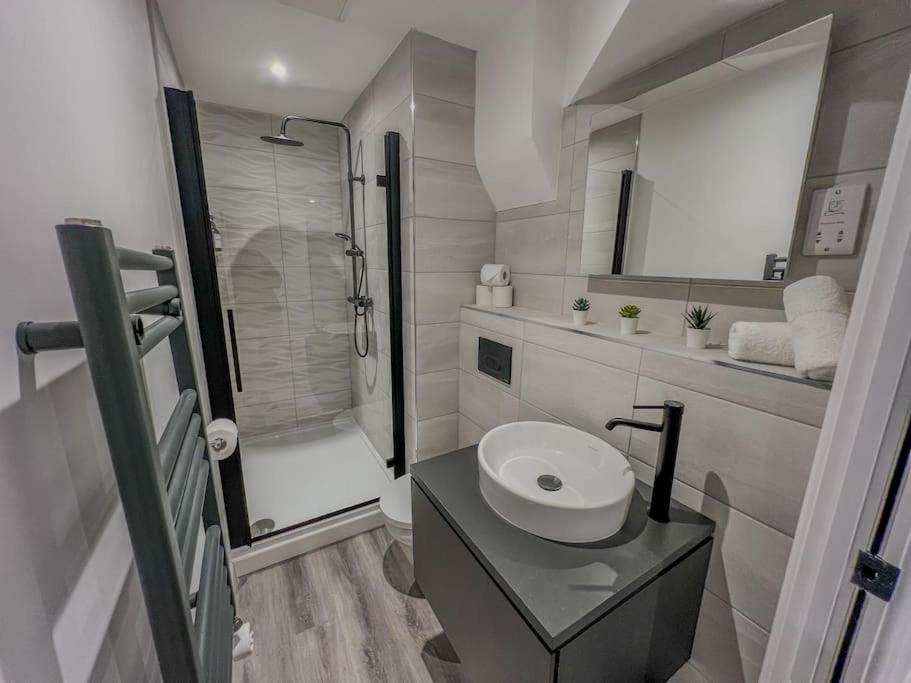 Orange Rentals-High Spec, Midnight Suite, Sleeps 4-Pets Welcome! Liverpool Exteriér fotografie